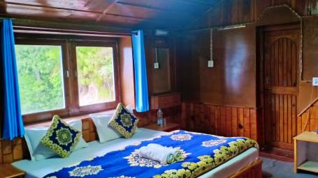 Rishi Antique RoomManali Hotels, Best Hotels in Manali